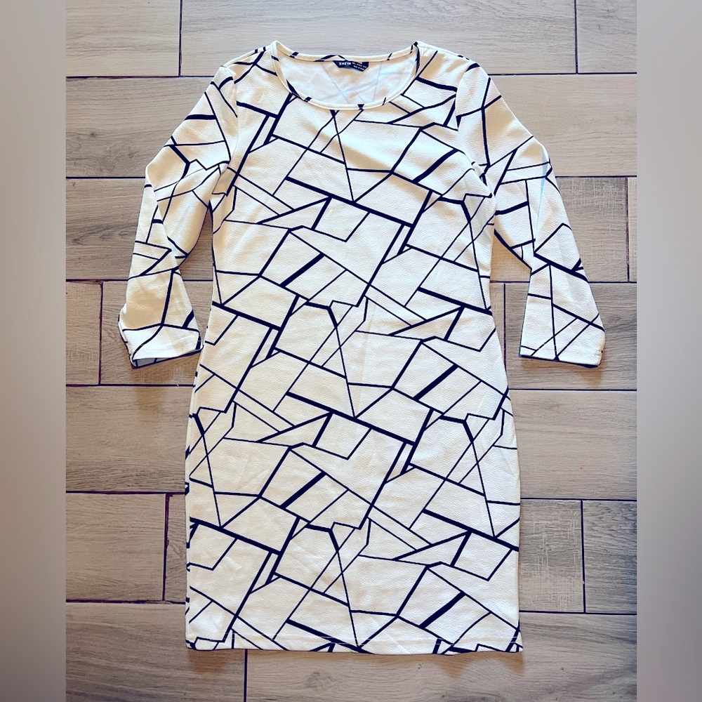 🖤 5/$10 NEW INVENTORY! White/black dress